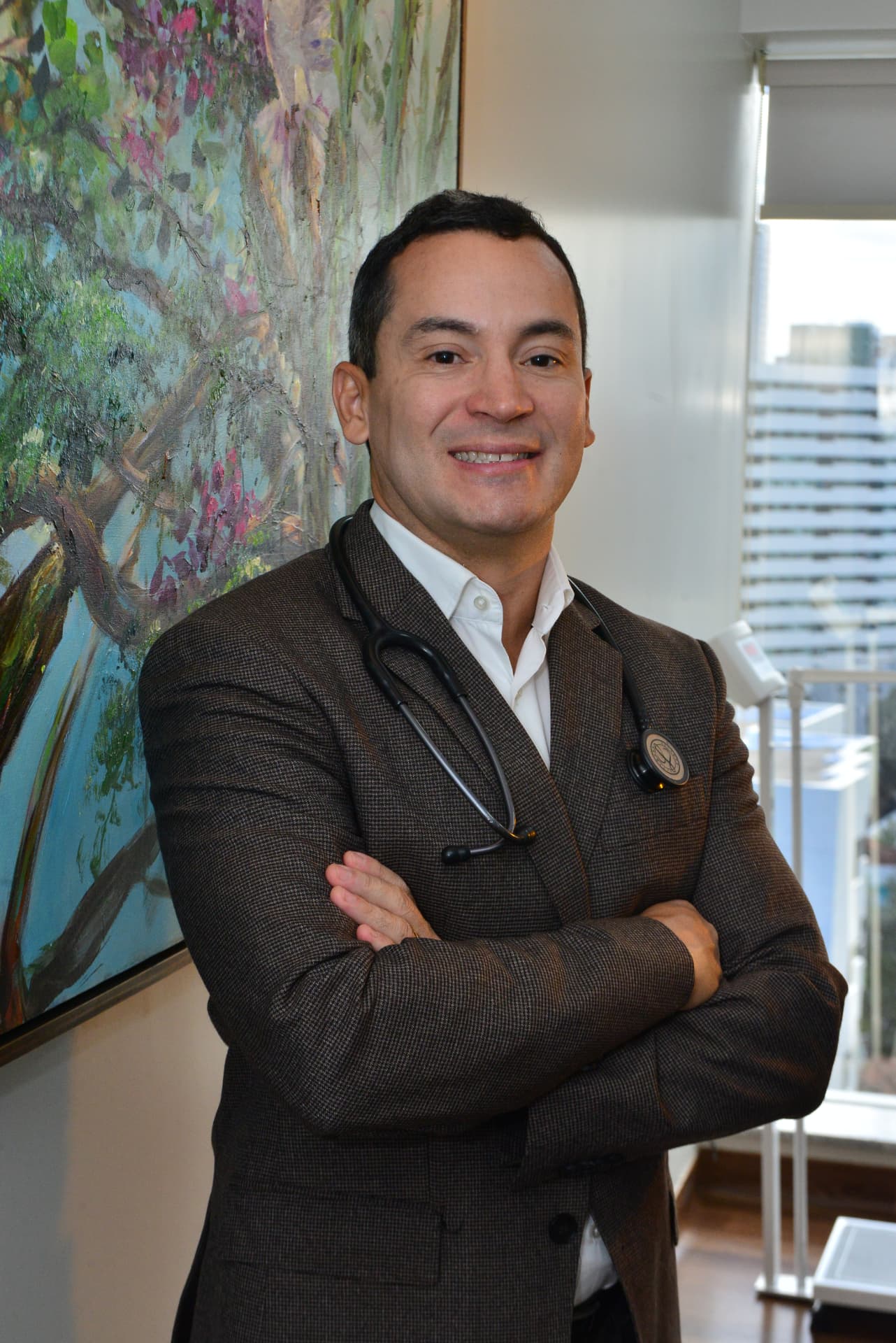 Dr. Antonio Douglas, oncologista em Recife, em seu consultório